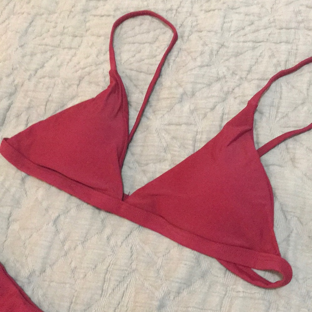 Bikini - Picture 2 of 3